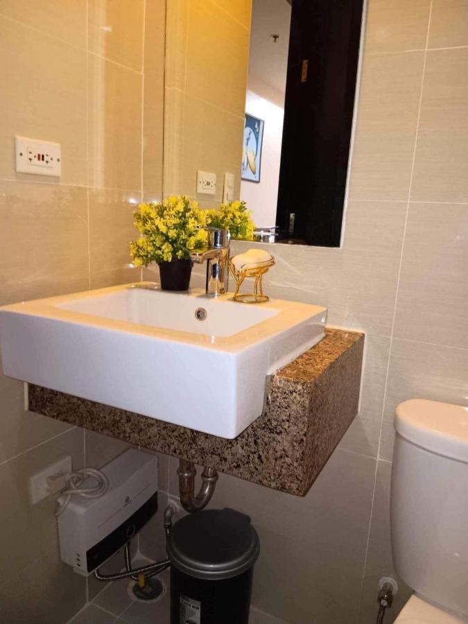 Studio Condo Building 81 Newport Boulevard Manila Exterior foto